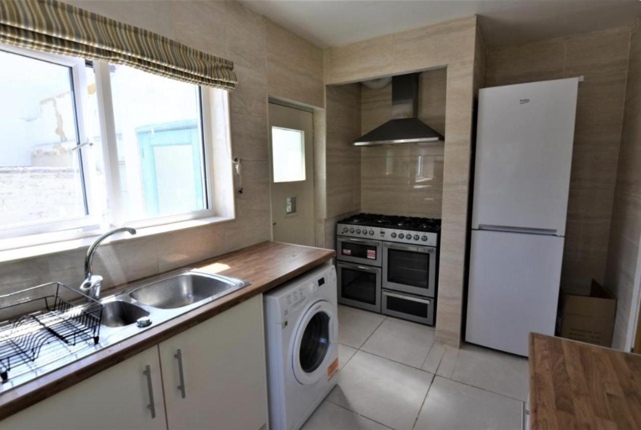 Double Bed With Patio Apartment Oxford Exterior photo