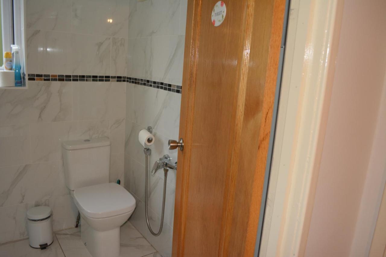 Double Bed With Patio Apartment Oxford Exterior photo