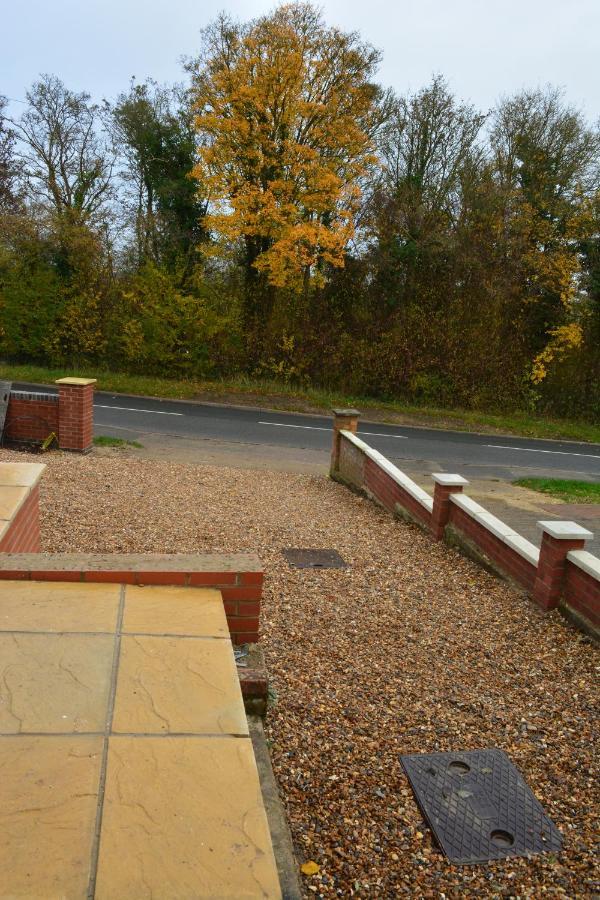 Double Bed With Patio Apartment Oxford Exterior photo